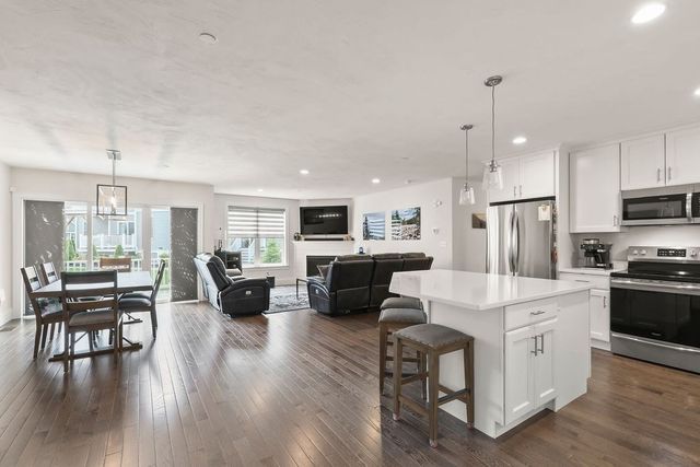 90 Lebaron Boulevard 7, Lakeville, MA 02347