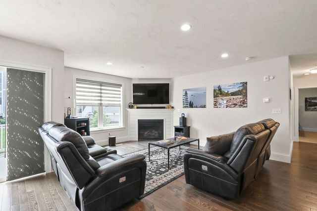 90 Lebaron Boulevard 7, Lakeville, MA 02347