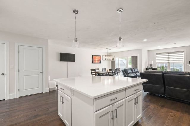 90 Lebaron Boulevard 7, Lakeville, MA 02347