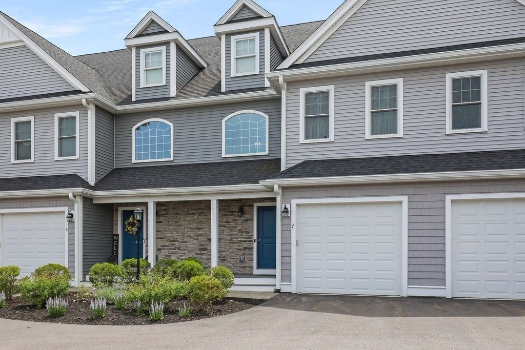 90 Lebaron Boulevard 7, Lakeville, MA 02347