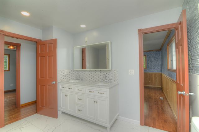 5N712 Garden Avenue, Roselle, IL 60172