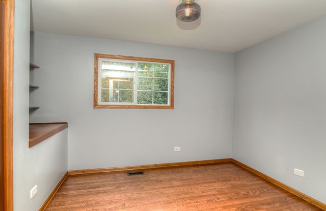 5N712 Garden Avenue, Roselle, IL 60172