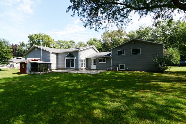5N712 Garden Avenue, Roselle, IL 60172