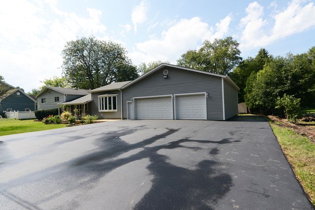 5N712 Garden Avenue, Roselle, IL 60172