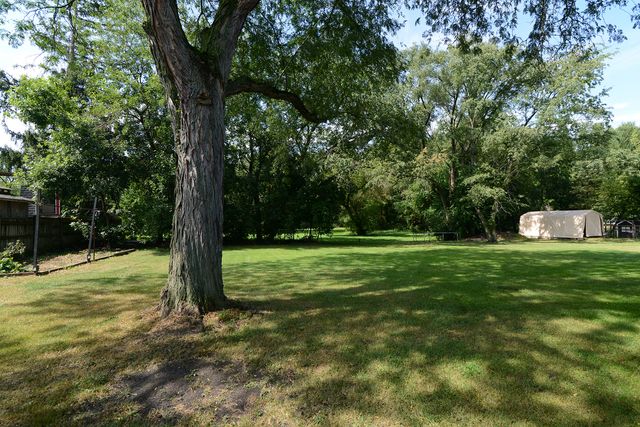5N712 Garden Avenue, Roselle, IL 60172
