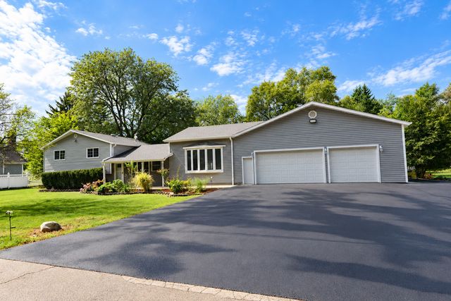 5N712 Garden Avenue, Roselle, IL 60172