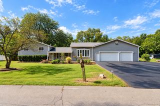 5N712 Garden Avenue, Roselle, IL 60172