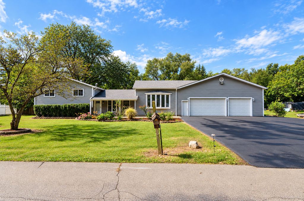 5N712 Garden Avenue, Roselle, IL 60172