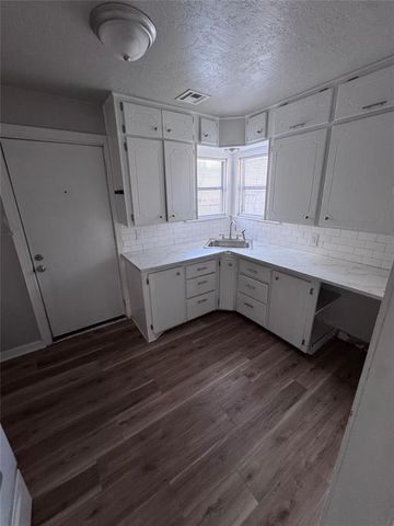 1813 NW Lake Avenue, Lawton, OK 73507