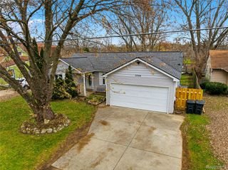 3294 Comer Drive, Flint, MI 48506