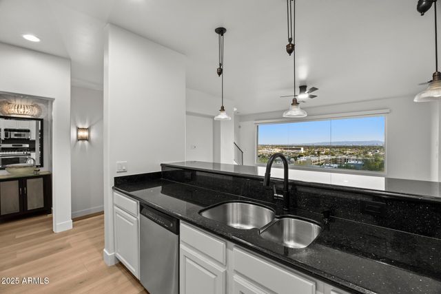 36 W FOOTHILL Drive, Phoenix, AZ 85021