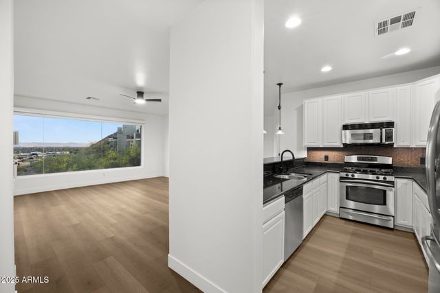 36 W FOOTHILL Drive, Phoenix, AZ 85021