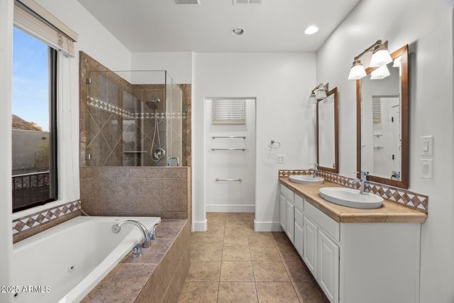 36 W FOOTHILL Drive, Phoenix, AZ 85021