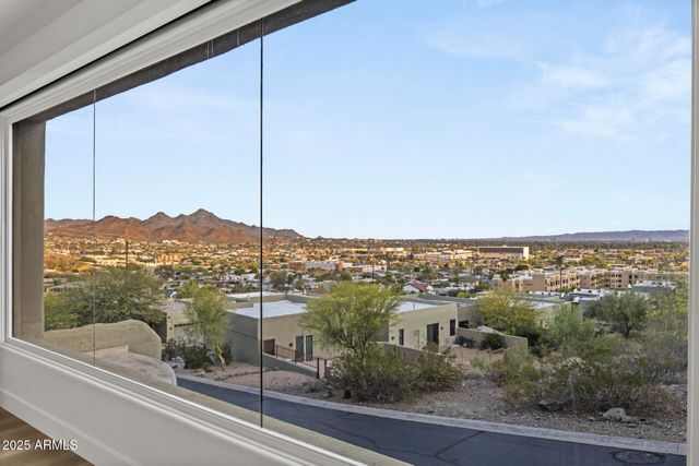 36 W FOOTHILL Drive, Phoenix, AZ 85021