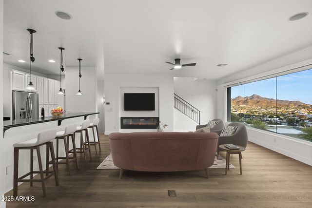 36 W FOOTHILL Drive, Phoenix, AZ 85021