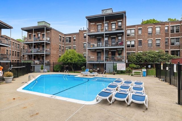 100 Lanark Rd 4, Boston, MA 02135
