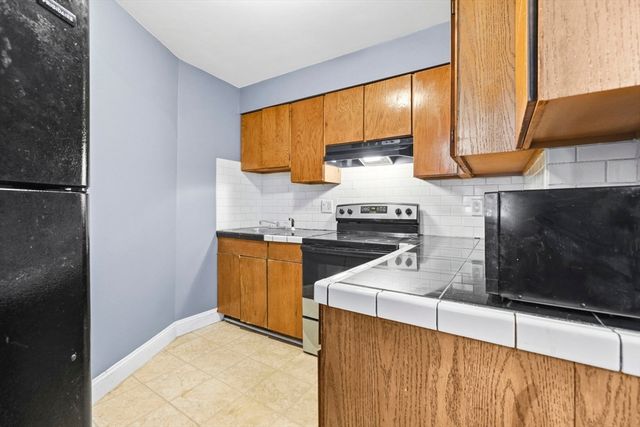 100 Lanark Rd 4, Boston, MA 02135