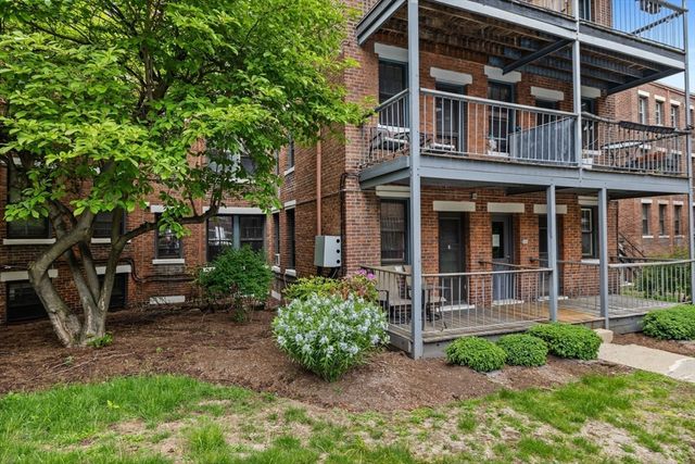 100 Lanark Rd 4, Boston, MA 02135