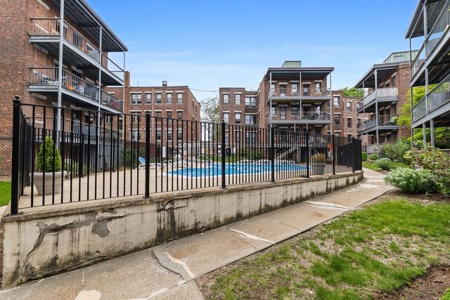 100 Lanark Rd 4, Boston, MA 02135