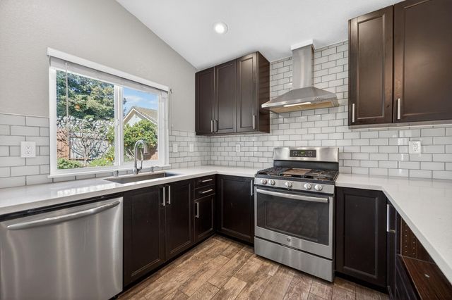 9074 Paseo Grande Way, Elk Grove, CA 95758