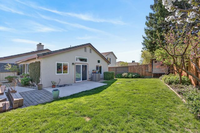 9074 Paseo Grande Way, Elk Grove, CA 95758
