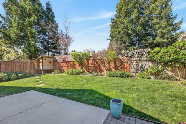 9074 Paseo Grande Way, Elk Grove, CA 95758