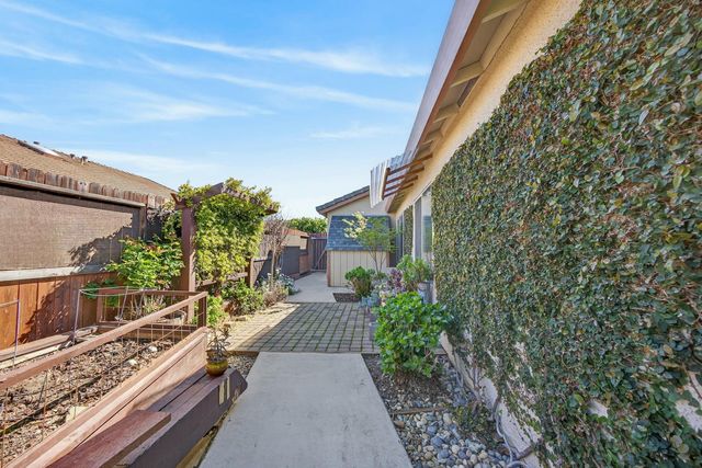 9074 Paseo Grande Way, Elk Grove, CA 95758