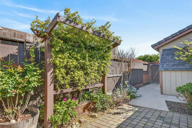 9074 Paseo Grande Way, Elk Grove, CA 95758