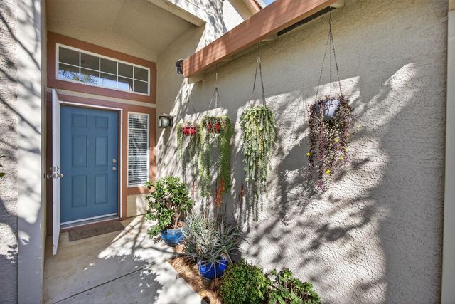 9074 Paseo Grande Way, Elk Grove, CA 95758