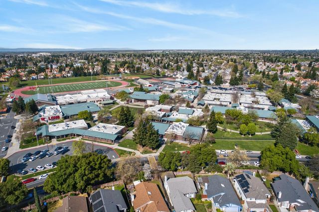 9074 Paseo Grande Way, Elk Grove, CA 95758