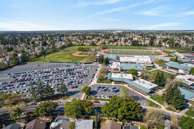 9074 Paseo Grande Way, Elk Grove, CA 95758