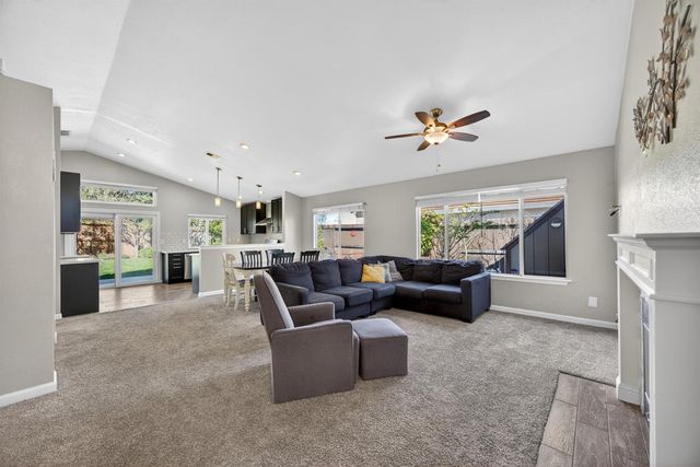 9074 Paseo Grande Way, Elk Grove, CA 95758