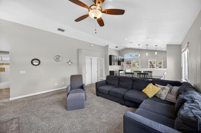 9074 Paseo Grande Way, Elk Grove, CA 95758