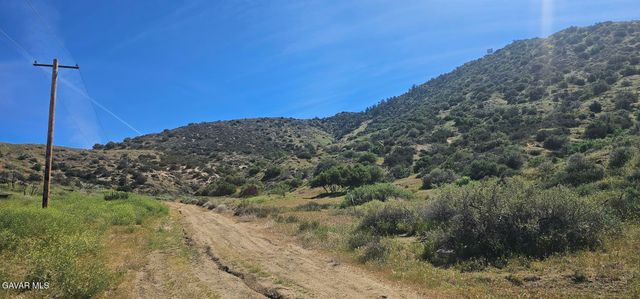 Esada Way, Palmdale, CA 93550