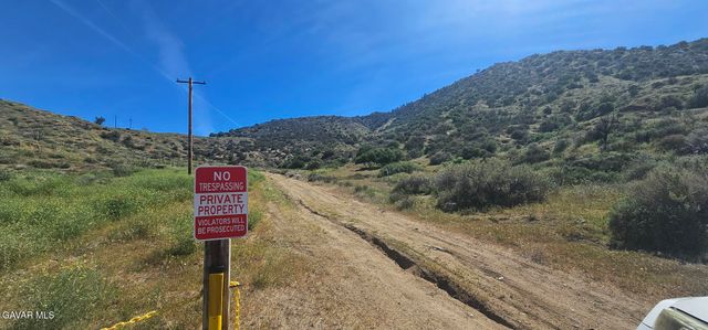 Esada Way, Palmdale, CA 93550