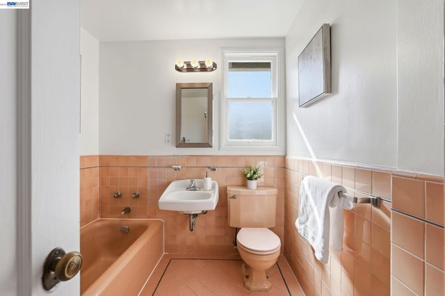 1368 Rose St, Berkeley, CA 94702