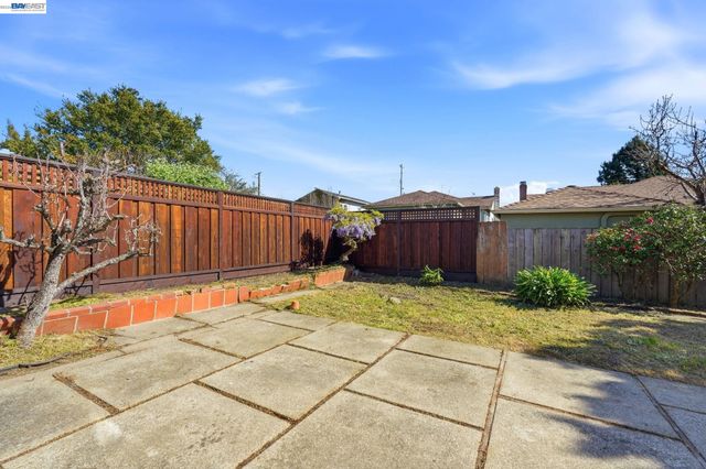 1368 Rose St, Berkeley, CA 94702
