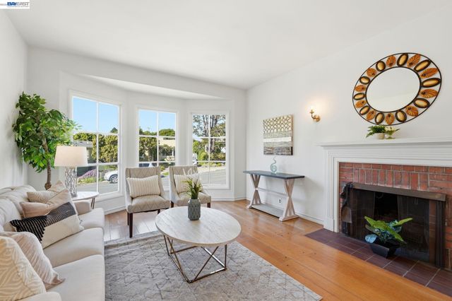 1368 Rose St, Berkeley, CA 94702