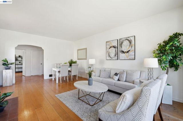 1368 Rose St, Berkeley, CA 94702