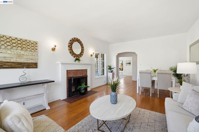 1368 Rose St, Berkeley, CA 94702