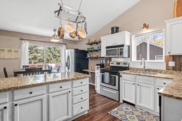 1400 Field Creek Circle, Victoria, MN 55386