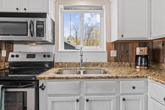 1400 Field Creek Circle, Victoria, MN 55386