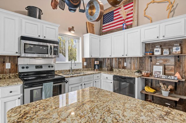 1400 Field Creek Circle, Victoria, MN 55386