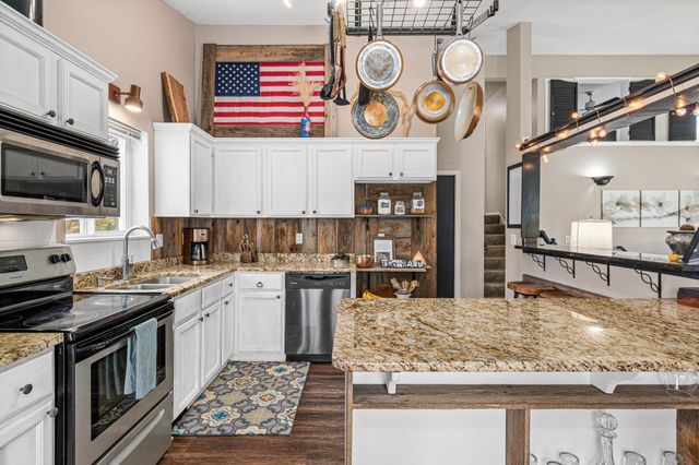 1400 Field Creek Circle, Victoria, MN 55386
