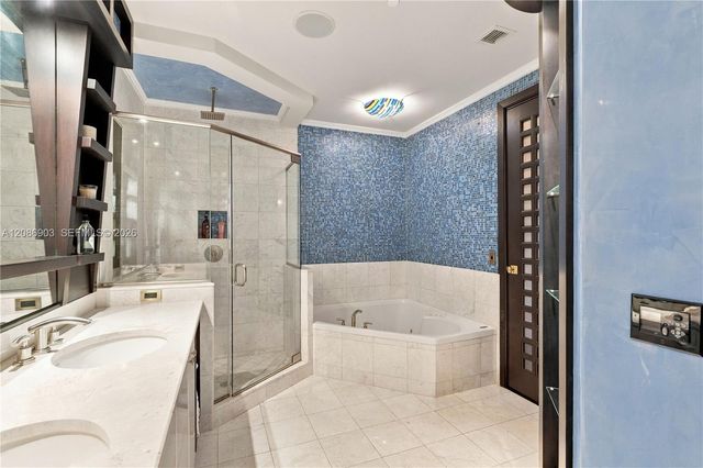 901 Brickell Key Boulevard 504, Miami, FL 33131