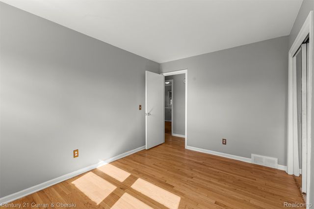 8821 Royal Grand, Redford Charter Township, MI 48239