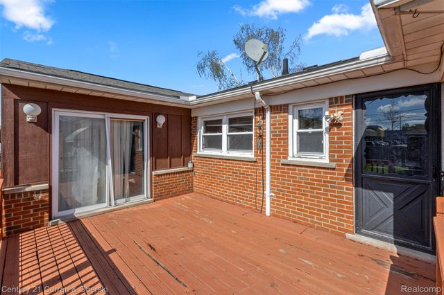 8821 Royal Grand, Redford Charter Township, MI 48239