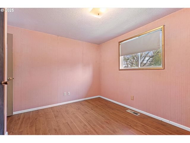 2708 N DEPOT St, La Grande, OR 97850