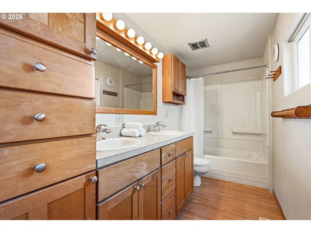 2708 N DEPOT St, La Grande, OR 97850