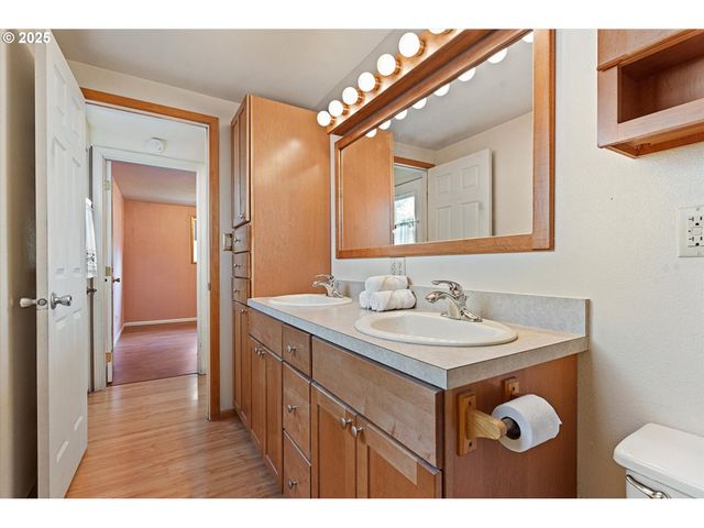 2708 N DEPOT St, La Grande, OR 97850